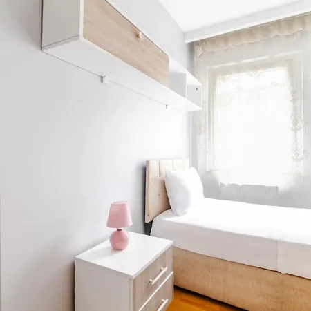 Flat W Shared Pool And Gym 8min To Citys Cevahir *